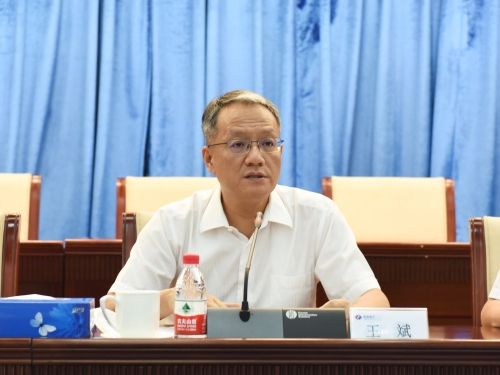 集团公司党委副书记王斌讲话